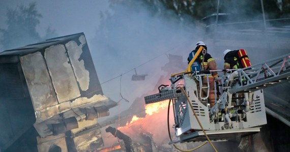 Spłonął meczet w Örebro w Szwecji. Strażacy kilka godzin walczyli z ogniem, ale budynku nie udało się uratować. Policja twierdzi natomiast, że było to celowe podpalenie. "Były tu już podobne incydenty" – twierdzi Anders Sjöberg, rzecznik lokalnej policji. Około południa szwedzka prasa podała, że w związku z pożarem zatrzymano 20-letniego mężczyznę.