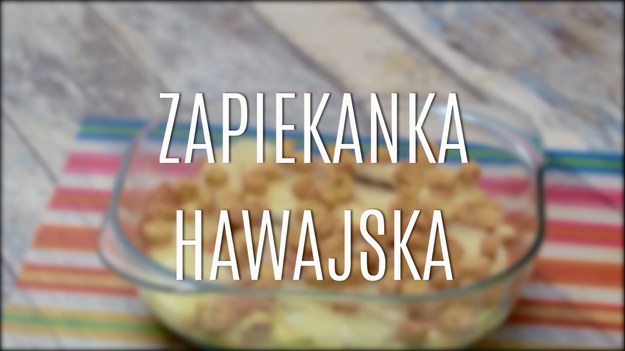 Zapiekanka hawajska to przepis na szybki i tani obiad - zwłaszcza dla tych, którzy z mięs wolą szynkę od łopatki! Połączenie aromatycznego pora z szynką, żółtym serem, grzankami i śmietanką, z nieodłącznym dla kuchni hawajskiej ananasem, a do tego przyprawy, które nadadzą całości zachwycającego aromatu! Poznajcie nasz sposób na szybką i tanią zapiekankę hawajską!