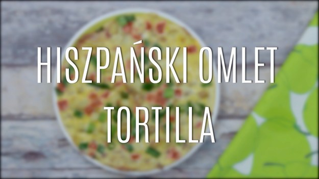 Hiszpańska tortilla to omlet, który znakomicie sprawdza się nie tylko jako sycące, ciepłe i wyraziste w smaku śniadanie! Przygotowanie klasycznej hiszpańskiej tortilli trwa parę chwil, a efekt zaskakuje każdego! Wilgotny, puszysty, pełen wyśmienitych składników placek jajeczny zachwyca każdego swoim wyglądem i aromatem, a z jego przyrządzeniem poradzi sobie każdy! Poznajcie nasz szybki przepis na klasyczną, hiszpańską tortillę!