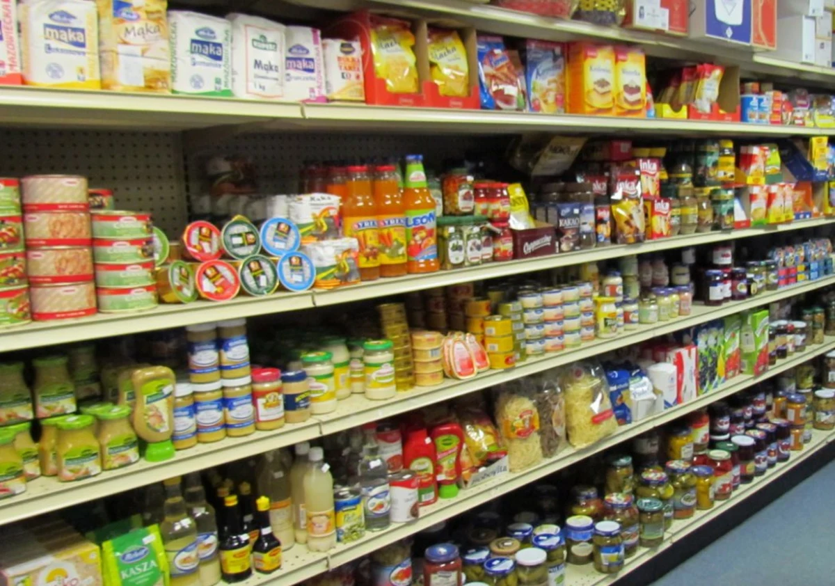 Komisja Europejska przedstawiła zbiór wytycznych, które mają ułatwić państwom członkowskim walkę z podwójną jakością produktów spożywczych. Chodzi o sytuację, gdy kawa czy paluszki rybne np. w Polsce lub na Słowacji zawierają mniej kofeiny i mięsa ryby niż w krajach Europy Zachodniej. 