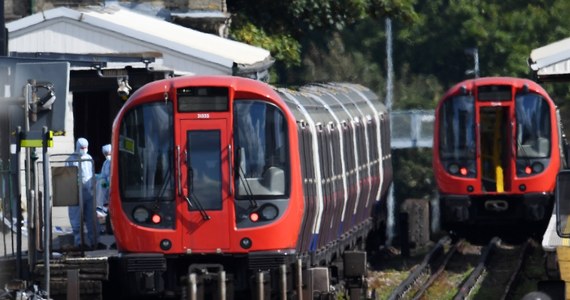 Trzech podejrzanych o związek z zamachem na metro, do którego doszło 15 września w Londynie, zwolniono we wtorek z aresztu. Łącznie w tej sprawie zatrzymano do tej pory siedem osób - jedna z nich pozostaje w areszcie.