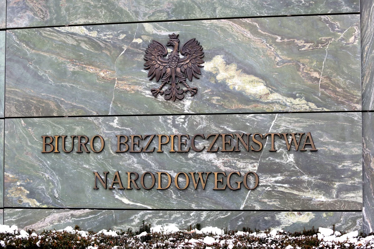 ​"Stałem się kozłem ofiarnym walki na wyższych szczeblach polityki" - tak pułkownik Czesław Juźwik w rozmowie z RMF FM skomentował swoje odejście z prezydenckiego Biura Bezpieczeństwa Narodowego. Były oficer w trybie natychmiastowym stracił stanowisko w związku z informacją, że w latach 80.  pracował w wojskowym kontrwywiadzie.