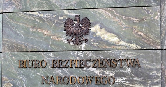 ​"Stałem się kozłem ofiarnym walki na wyższych szczeblach polityki" - tak pułkownik Czesław Juźwik w rozmowie z RMF FM skomentował swoje odejście z prezydenckiego Biura Bezpieczeństwa Narodowego. Były oficer w trybie natychmiastowym stracił stanowisko w związku z informacją, że w latach 80.  pracował w wojskowym kontrwywiadzie.