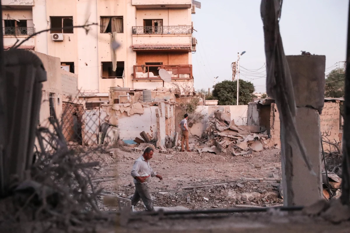 ​Minister spraw zagranicznych Syrii Walid el-Mualim zasugerował, że sprawa kurdyjskiej autonomii może być przedmiotem negocjacji. Dotychczas rząd w Damaszku wykluczał to, zapowiadając odbicie siłą terenów kontrolowanych przez Syryjskie Siły Demokratyczne (SDF).