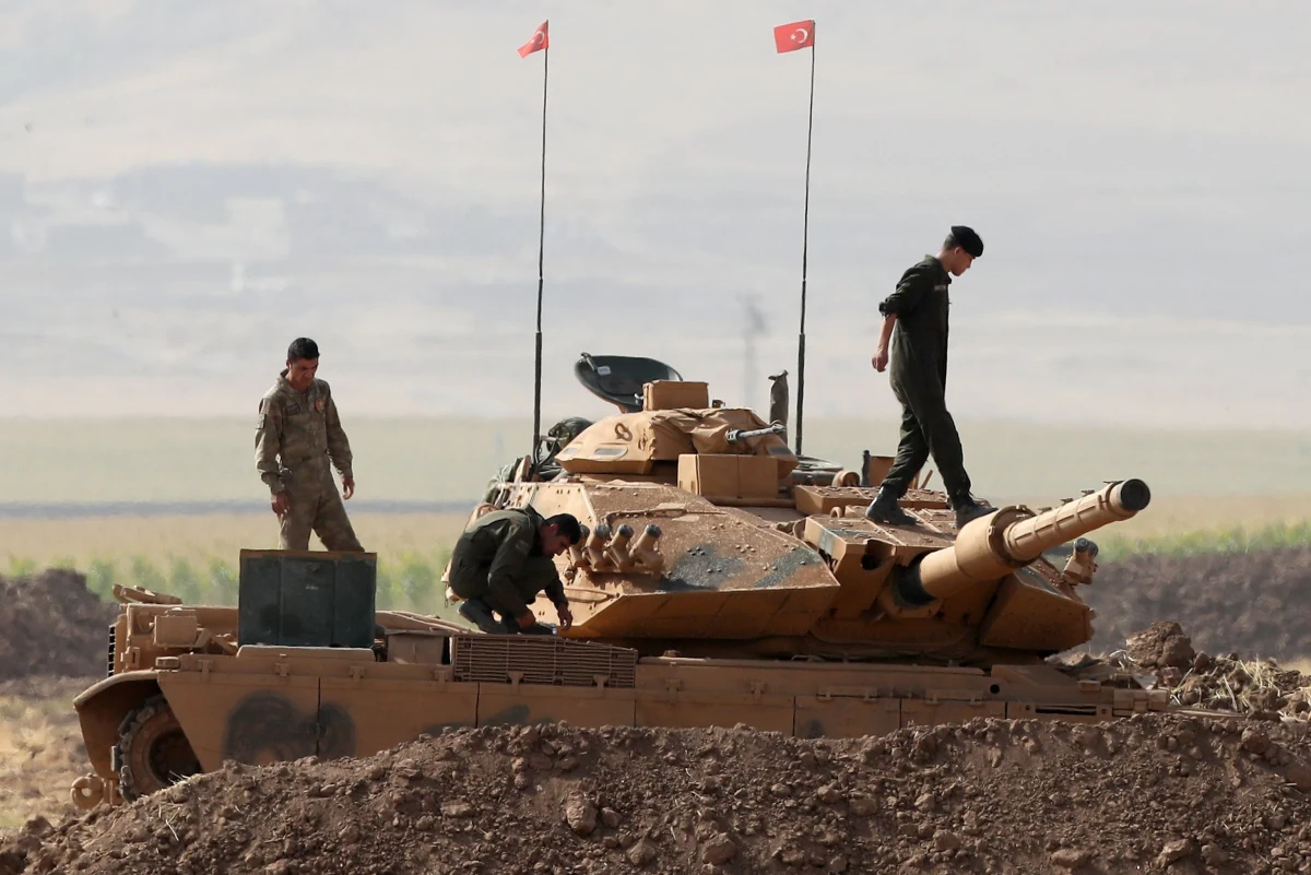 Iracki premier Hajdar al-Abadi zażądał w środę unieważnienia wyników referendum niepodległościowego, które odbyło się w poniedziałek na terytoriach kontrolowanych przez Kurdów w Iraku. Jednocześnie wezwał Kurdów do dialogu w ramach obowiązującej konstytucji. Z kolei iracki parlament wystąpił do premiera z wnioskiem o wysłanie wojsk rządowych do znajdującego się w rękach Kurdów Kirkuku. Armia miałaby przejąć kontrolę nad polami naftowymi. Deputowani zażądali także zamknięcia obcych przedstawicielstw dyplomatycznych znajdujących się w Irbilu, stolicy Kurdystanu. 