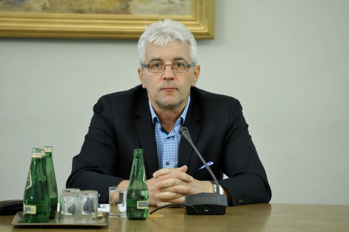 "W Amber Gold pracowałem krótko, zajmowałem się przede wszystkim szkoleniami dla nowych pracowników i nie byłem świadomy oszukańczych praktyk funkcjonujących w tej firmie" - zeznał b. dyrektor biura szkoleń w Amber Gold Mirosław Ciesielski przed komisją śledczą.