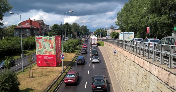 ​Między pierwszym kwartałem 2016 roku, a drugim kwartałem 2017 obowiązkowe składki komunikacyjnego ubezpieczenia OC wzrosły aż o 44 procent - poinformował na posiedzeniu sejmowej komisji finansów wiceminister finansów Piotr Nowak.