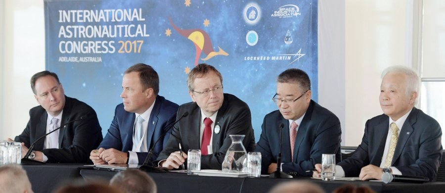 ​Rosyjska agencja kosmiczna Roskosmos i amerykańska NASA ogłosiły wspólny projekt dotyczący budowy załogowej stacji kosmicznej na orbicie Księżyca. Współpraca jest częścią programu "Deep Space Gateway". Do budowy nowej załogowej stacji kosmicznej w pobliżu Księżyca Roskosmos i NASA zamierzają użyć Międzynarodowej Stacji Kosmicznej ISS.