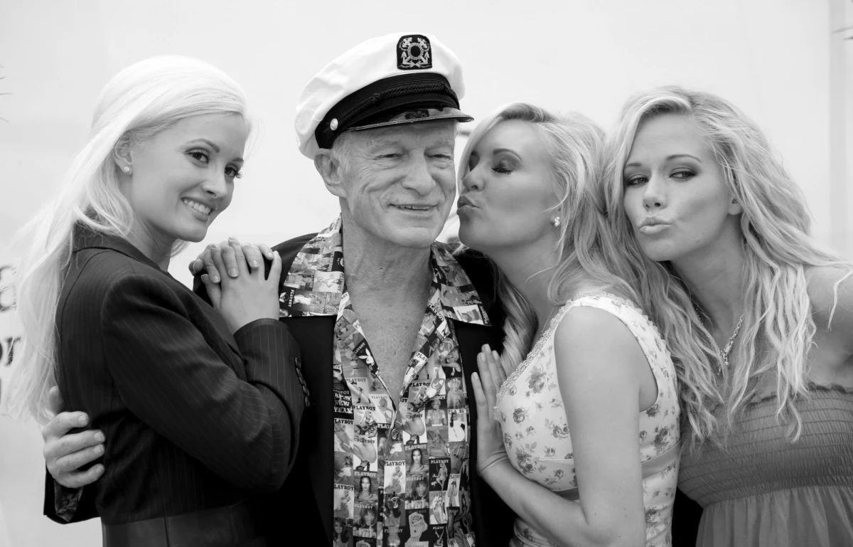 Zmarł słynny założyciel "Playboya" Hugh Hefner. Jak poinformowało przedsiębiorstwo Playboy Enterprises, Hefner "odszedł w spokoju w swym domu". Miał 91 lat.