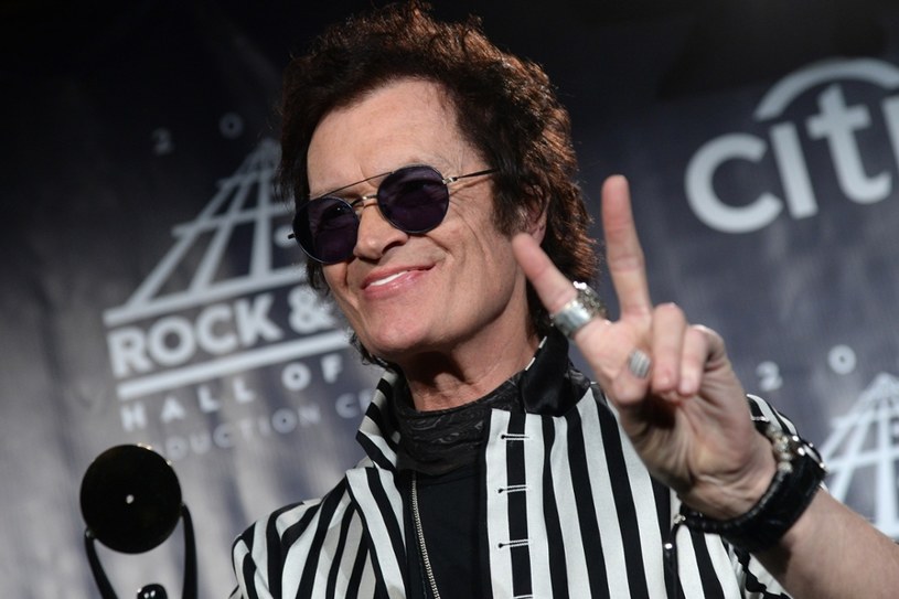 Znany z supergrupy Black Country Communion Glenn Hughes ze względów zdrowotnych był zmuszony przerwać przed końcem swój koncert w Nowej Zelandii. Ze sceny zszedł z pomocą technicznego.