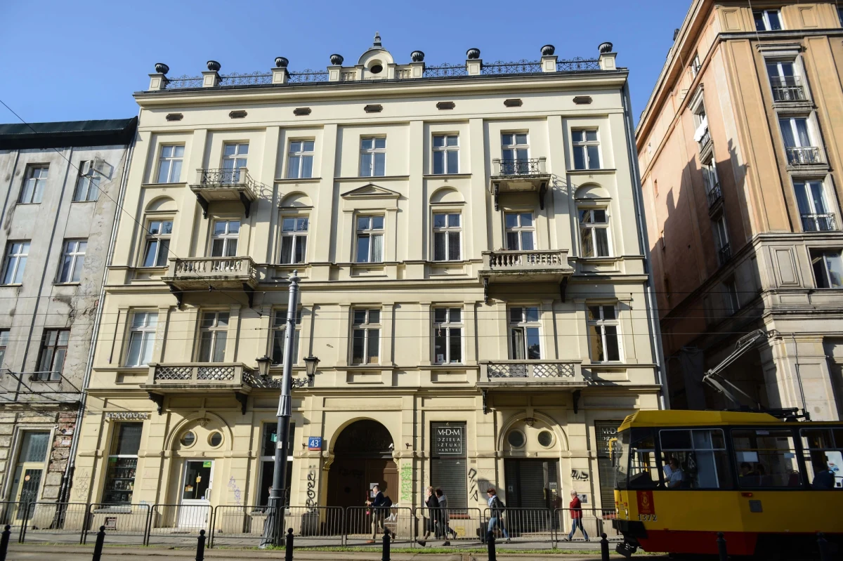 Komisja weryfikacyjna ds. reprywatyzacji uchyliła decyzję władz Warszawy z 2010 r. w sprawie nieruchomości Marszałkowska 43. To druga badana przez komisję kamienica z lokatorami. Komisja orzekła o zwrocie nieruchomości miastu i nadała tej decyzji rygor natychmiastowej wykonalności. 