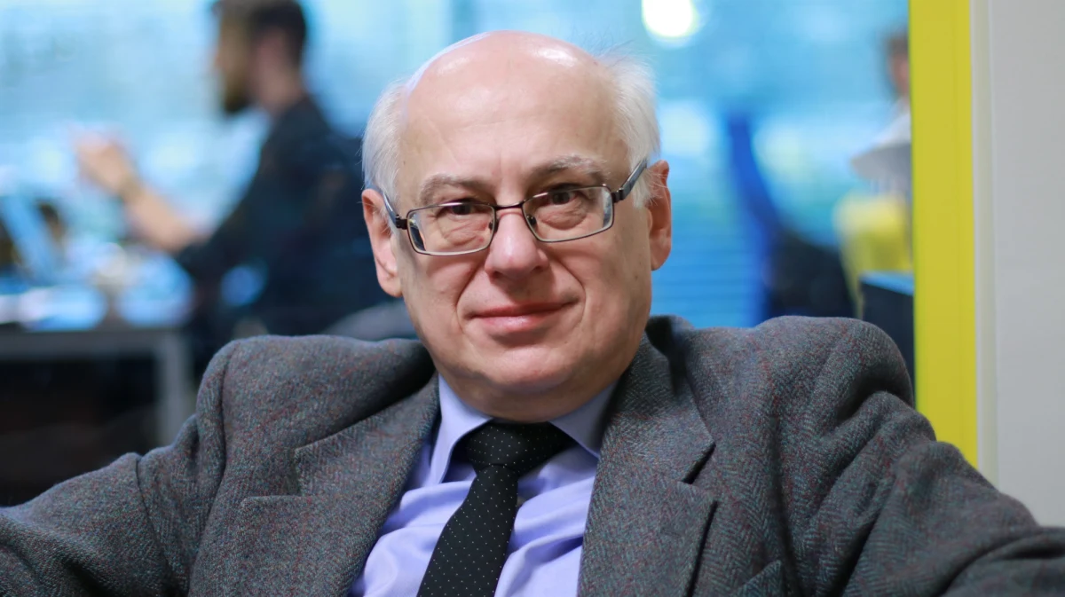 ​Konflikt między prezydentem a PiS? "Wygasa" – mówił w Porannej rozmowie w RMF FM prof. Zdzisław Krasnodębski. "Wydaje mi się, że dochodzimy do pokoju na górze. Normalna potyczka w demokracji właśnie się kończy" – stwierdził. "To co łączy obóz „dobrej zmiany” to zasady ideowe" – dodał. "PiS jest bliższe prezydentowi, niż Kukiz" – podkreślał eurodeputowany Prawa i Sprawiedliwości. Zdaniem gościa Roberta Mazurka, rekonstrukcja rządu jest potrzebna. Nie odpowiedział jednak wprost na pytanie, czy Beata Szydło powinna zachować stanowisko szefa rządu. "Jest bardzo popularna" – stwierdził. Według niego, "głębokie zmiany w rządzie w listopadzie nie nastąpią". 