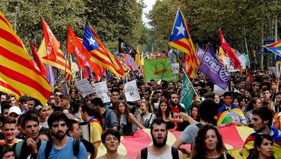 Studenci i uczniowie demonstrują w Barcelonie poparcie dla referendum