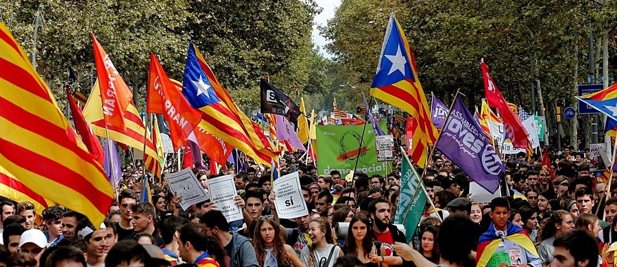 Autonomiczny rząd Katalonii Carlesa Puigdemonta zamierza zorganizować na terenie najbogatszego regionu Hiszpanii referendum niepodległościowe. Plebiscyt może być punktem wyjścia do ogłoszenia przez Katalonię secesji. 