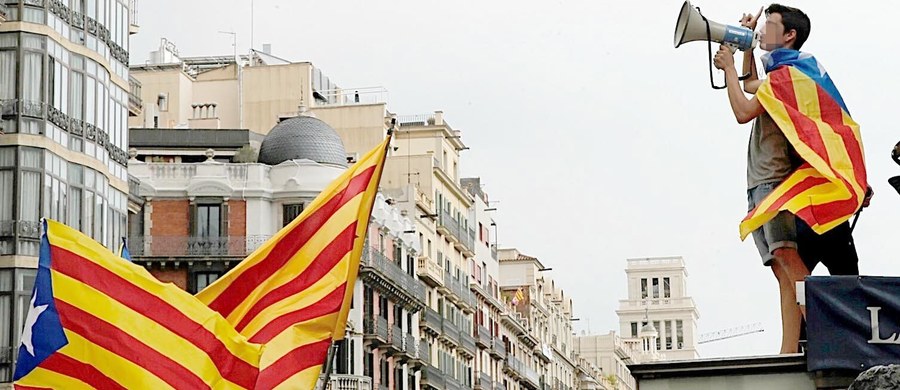 Planowane na niedzielę głosowanie w Katalonii w sprawie niepodległości tego regionu nie odbędzie się - oświadczył rzecznik hiszpańskiego rządu Inigo Mendez de Vigo. Władze regionalne zapewniały, że Katalończycy wypowiedzą się w referendum.