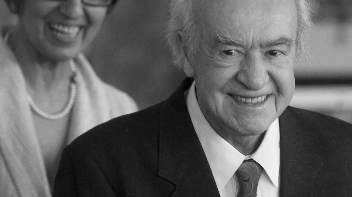 Nie żyje Wiesław Michnikowski, wykonawca słynnych przebojów Kabaretu Starszych Panów, m.in. "Wesołe jest życie staruszka", "Addio pomidory" czy "Jeżeli kochać", odtwórca pamiętnej roli Jej Ekscelencji w "Seksmisji" Juliusza Machulskiego. Miał 95 lat.