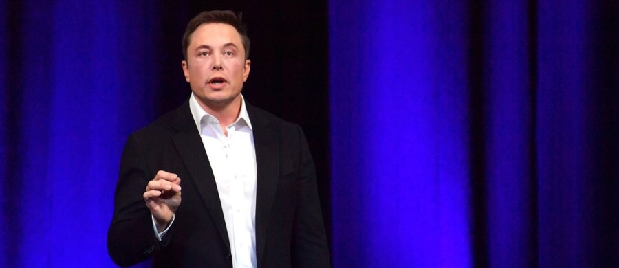​Elon Musk, charyzmatyczny szef prywatnej firmy aeronautycznej SpaceX zapowiedział, że do roku 2024, wcześniej niż rządowa NASA, zorganizuje prywatną wyprawę na Marsa - poinformował dziennik "Wall Street Journal".