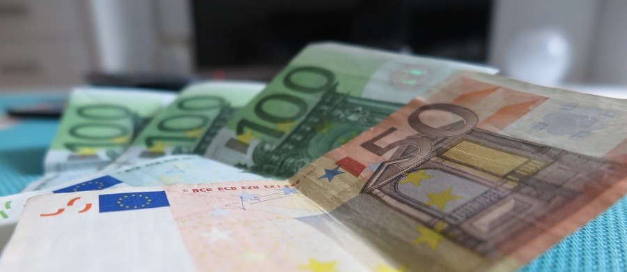 Nawet 94 miliony złotych można wygrać w najbliższym losowaniu nowej loterii "Eurojacpot". We wczorajszym losowaniu w żadnym z 18 państw uczestniczących w grze nie odnotowano głównej wygranej. Po raz pierwszy w Polsce padła jednak wygrana II stopnia - zwycięzca otrzyma ponad 2,5 miliona złotych.