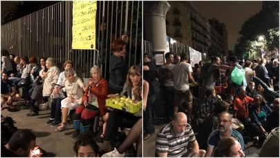 Długie kolejki Katalończyków przed lokalami wyborczymi. Dziś referendum ws. niepodległości