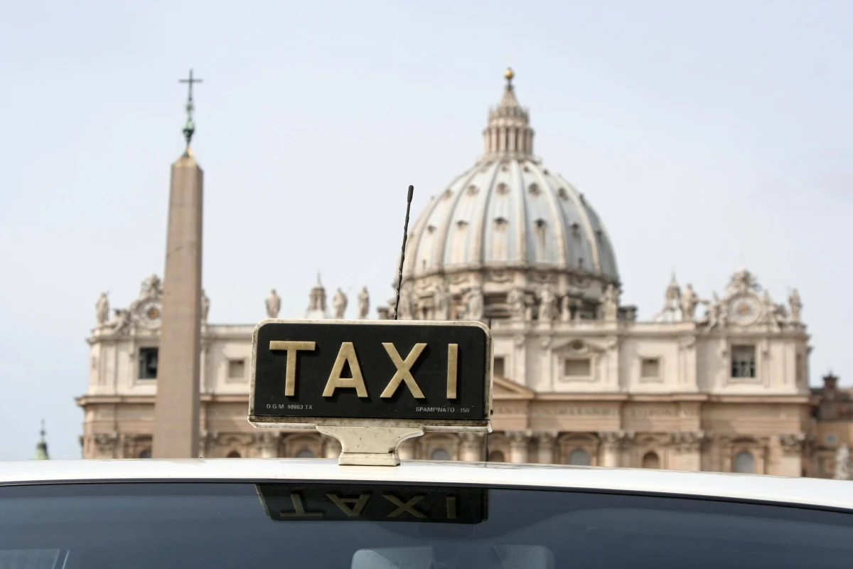 Rzymscy taksówkarze przejdą kurs dobrych manier i znajomości języka angielskiego. Szkolenie organizują władze Wiecznego Miasta. 