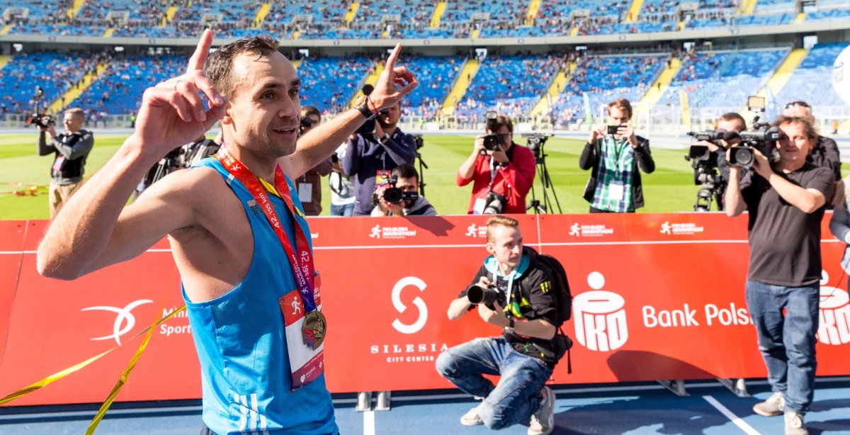 W Katowicach odbył się Silesia Marathon. Najszybciej na mecie maratonu zameldował się Damian Pieterczyk - strażak z Olsztyna. Zawodnik pokonał cały dystans w 2 godziny 23 minuty i 35 sekund i ustanowił nowy rekord imprezy!