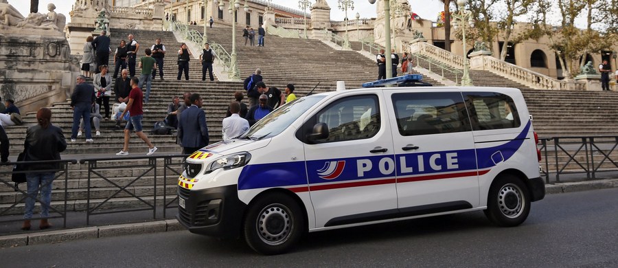 Państwo Islamskie (ISIS) wzięło na siebie odpowiedzialność za niedzielny atak nożownika w Marsylii w komunikacie opublikowanym przez mającą powiązania z IS agencję prasową Aamaq. W rezultacie ataku śmierć poniosły dwie młode kobiety.
