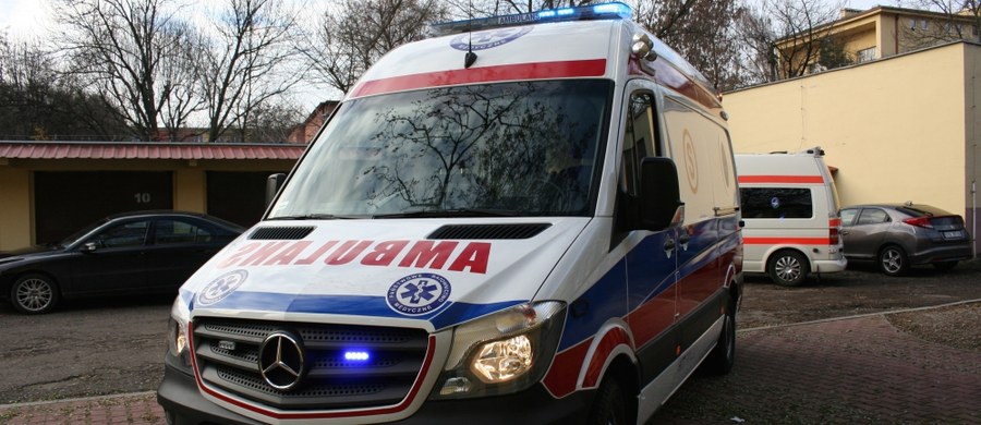 46 dzieci zostało poszkodowanych, po tym jak w zespole szkół w Zawidzu Kościelnym w pobliżu Sierpca (woj. mazowieckie) uczeń rozpylił na korytarzu gaz pieprzowy. Dwoje uczniów trafiło do szpitala.