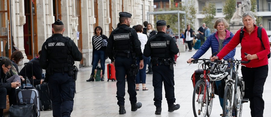 Można było uniknąć ataku terrorystycznego przed dworcem kolejowym w Marsylii – twierdzą francuskie media. Paryska prokuratura potwierdziła, że islamski ekstremista, który nożem zabił dwie kobiety, był nielegalnym imigrantem z Tunezji wielokrotnie zatrzymywanym w przeszłości przez francuską policję.