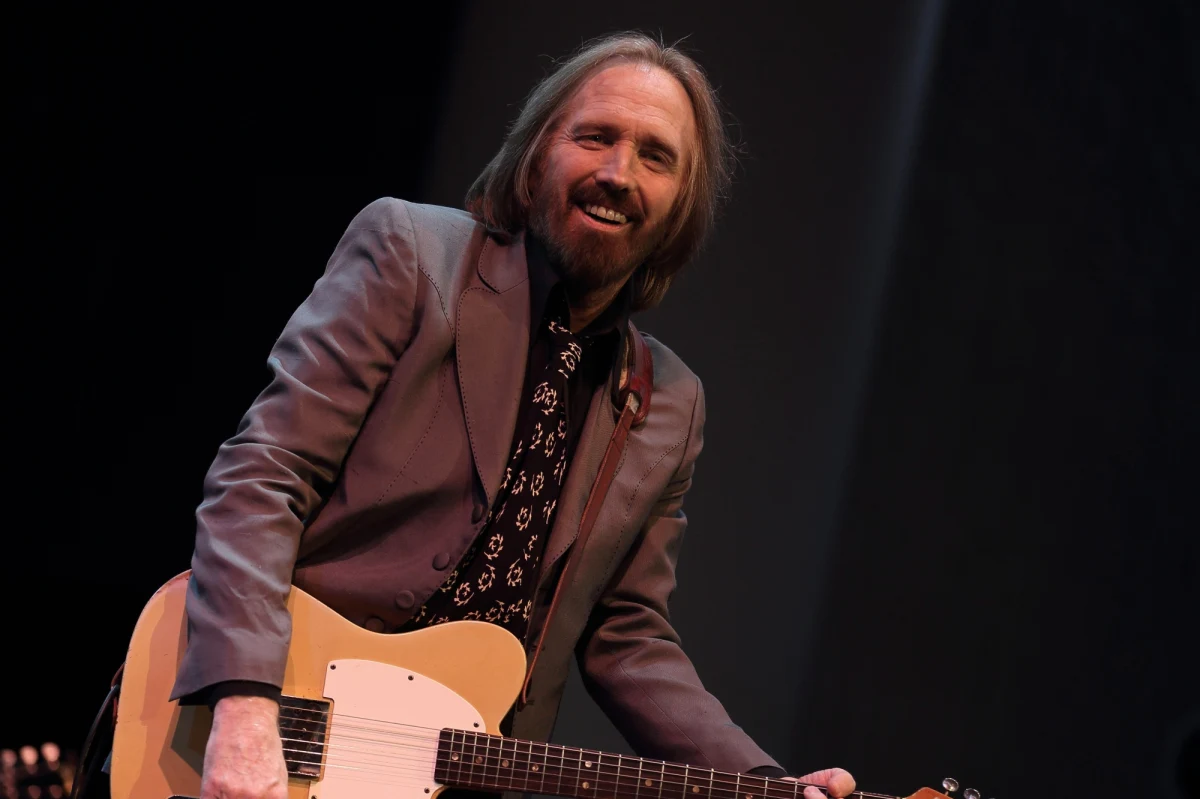 Amerykański muzyk southernrockowy, wokalista i gitarzysta Tom Petty zmarł w poniedziałek wieczorem na zawał serca w szpitalu w Los Angeles - powiadomiła jego rodzina i rzeczniczka. 20 października artysta skończyłby 67 lat.