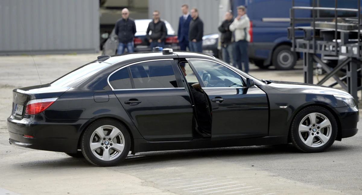 Biuro Ochrony Rządu za 200 tysięcy złotych wynajmie ośrodek doskonalenia techniki jazdy, by szkolić swoich kierowców - dowiedział się reporter RMF FM Krzysztof Zasada. Przetarg dotyczy samego obiektu. Szkolenia mają być prowadzone przez instruktorów Biura. 