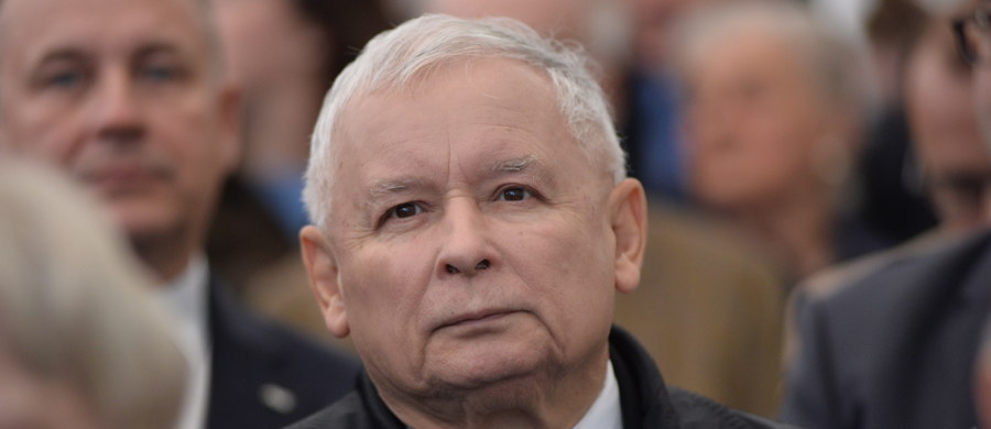 Nadawanie rozgłosu sprawie reparacji to narzędzie informowania świata, jak wyglądała II wojna światowa - mówi w wywiadzie dla "Gazety Polskiej" prezes PiS Jarosław Kaczyński. Według niego należy rozstrzygnąć, czy reperacjami powinna zająć się sejmowa komisja, czy zespół parlamentarny. 