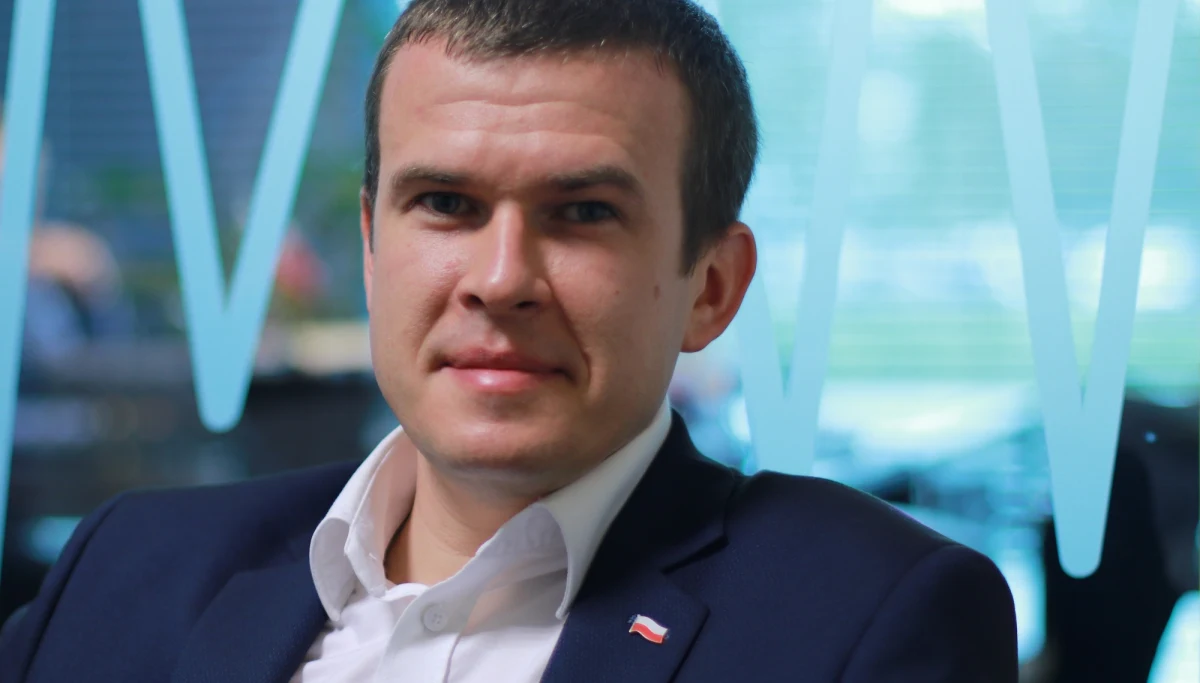 "Nie było, nie ma i nie będzie tolerancji dla bandytyzmu, chamstwa na stadionach" – mówi Witold Bańka. Minister sportu dodaje: "Nie jest dopuszczalne, żeby na wizerunek polskiego futbolu wpływali bandyci. Nie będzie tutaj żadnej litości". "To jest problem nabierania wody w usta przez kluby piłkarskie, które zamiast walczyć z chuligaństwem, przymykają na to oko" – powiedział gość Porannej rozmowy w RMF FM. Skandalem nazwał sytuację, kiedy kibice wyprosili piłkarzy Legii Warszawa z autobusu i ich pobili po powrocie z meczu w Poznaniu. "Jeśli będzie zagrożenie życia i zdrowia, czy nie daj Boże wybuchu konfliktu zbrojnego na Półwyspie Koreańskim, to wiadomo, że tutaj będziemy czuwać przede wszystkim nad bezpieczeństwem naszych sportowców" – stwierdził nasz gość w internetowej części rozmowy, pytany o wyjazd polskich sportowców na zimowe igrzyska olimpijskie w Pjongczang w przyszłym roku. "Faktycznie sytuacja jest bardzo poważna. My ten proces monitorujemy" - dodał. 