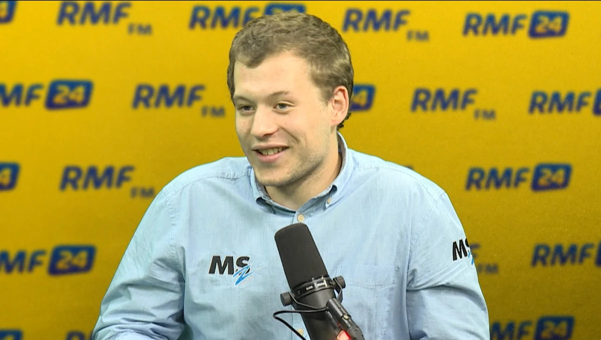 Niezwykle szybkie szutrowe odcinki, trasa wiodąca przez łotewskie lasy i prędkości sięgające 200 kilometrów na godzinę! Tak będzie wyglądał Rajd Lipawy, który jest ostateczną batalia o mistrzostwo Europy. Już w ten weekend o tytuł powalczy nie tylko Kajetan Kajetanowicz, ale też Aleks Zawada, który jeździ w kategorii Junior ERC. Kierowca w rozmowie z Pawłem Pawłowskim opowiedział o tym, co czeka go podczas rajdu; o swoich planach na przyszłość oraz o tym, że kibicuje Kajetanowiczowi.