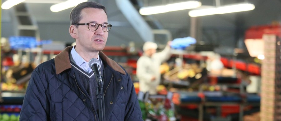 Chcemy zrezygnować z poboru akcyzy od małych i średnich producentów cydru - poinformował w wicepremier Mateusz Morawiecki. Jego zdaniem, może to być dodatkowym impulsem dla rozwoju produkcji jabłek w Polsce.