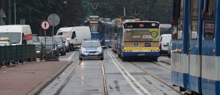 Zmiany w terminach remontów na ulicach Krakowa. Decyzja zapadła po wczorajszym spotkaniu prezydenta Majchrowskiego ze służbami odpowiedzialnymi za utrudnienia w mieście.