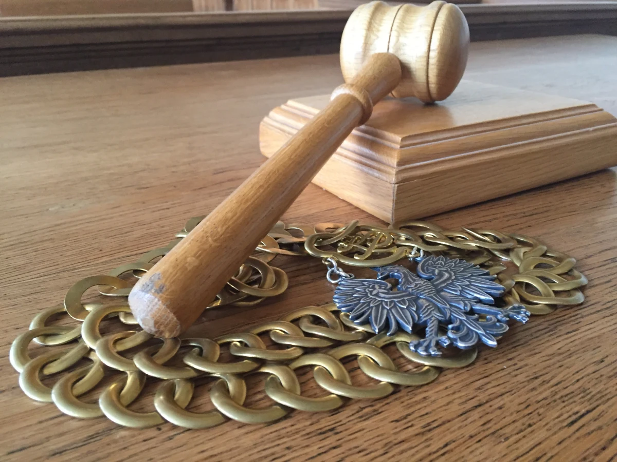 Jest akt oskarżenia ws. śmiertelnego wypadku, do którego doszło w marcu na terenie budowy amerykańskiej bazy w Redzikowie. Prokuratura oskarżyła kierowcę ciężarówki, która w czasie cofania śmiertelnie przygniotła mężczyznę, o spowodowanie, na skutek niezachowania ostrożności, śmiertelnego wypadku.