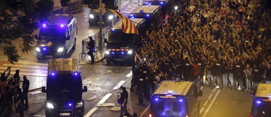 Władze policji Katalonii, Mossos d'Esquadra, ujawniły w czwartek, że otrzymały łącznie 533 zgłoszenia w sprawie brutalnych interwencji hiszpańskiej policji i Gwardii Cywilnej podczas niedzielnego referendum niepodległościowego w tym regionie.
