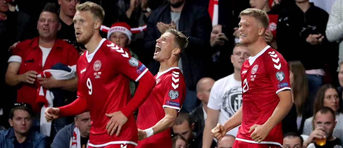 Dania wygrała w Podgoricy z Czarnogórą 1:0 (1:0) w meczu grupy E eliminacji piłkarskich mistrzostw świata. Ten wynik oznacza, że o awansie Polski, która w czwartek pokonała w Erywaniu Armenią 6:1, zdecyduje jej niedzielny mecz z ekipą z Bałkanów w Warszawie.