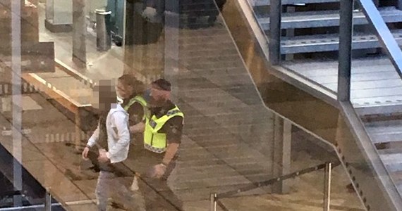 Szwedzka policja przesłuchuje 20-latka zatrzymanego podczas kontroli bezpieczeństwa na lotnisku Landvetter w Göteborgu. Według ustaleń gazety "Aftonbladet", miał na sobie kilka pojemników zawierających materiał wybuchowy TATP, zwany "matką szatana". Materiał był w przeszłości wykorzystywany przez islamskich terrorystów do przeprowadzenia kilku zamachów w Europie. 