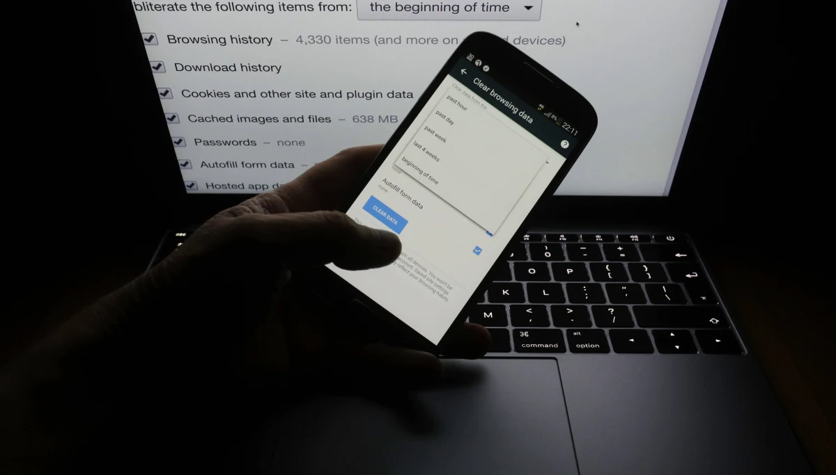 Rosyjska Federalna Służba Bezpieczeństwa zapewnia, że ustalono kim są tzw. telefoniczni terroryści. Od kilku tygodni w Rosji alarmowano o podłożonych bombach. Ewakuowano tysiące ludzi w 50 regionach Rosji. Koszt akcji ewakuowania ludzi oraz poszukiwania ładunków wybuchowych oceniono na 300 milionów rubli, czyli równowartość blisko 19 milionów złotych. Żaden z alarmów nie okazał się prawdziwy.