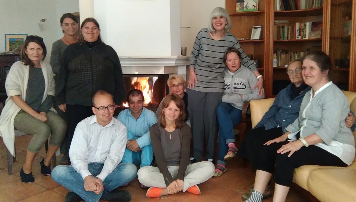 Spełnienie marzeń i zmartwienie. W Radości pod Warszawą właśnie otworzono dom dla dorosłych z niepełnosprawnościami intelektualnymi. To owoc kilkunastu lat wysiłków fundacji L'Arche (po franc. arka), która tworzy rodzinne wspólnoty dla takich osób. "Musimy prosić o wsparcie, żeby dom mógł funkcjonować" - mówi RMF FM Katarzyna Leśniakiewicz z fundacji.