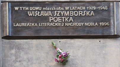 Kraków: Pamiątkowa tablica na domu rodzinnym Szymborskiej 