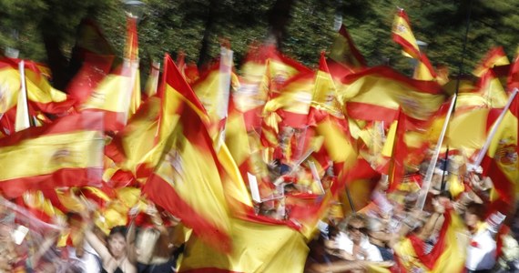 ​W dużych miastach hiszpańskich odbywają się w sobotę wielkie demonstracje, których uczestnicy domagają się rozpoczęcia dialogu politycznego w sprawie dążącej do niepodległości Katalonii.
