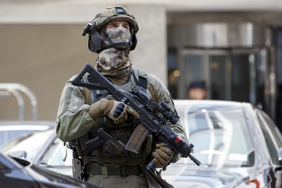 Szwajcarska policja zastrzeliła uchodźcę w mieście Brissago. Mężczyzna rzucił się wcześniej z nożem na dwóch migrantów. 