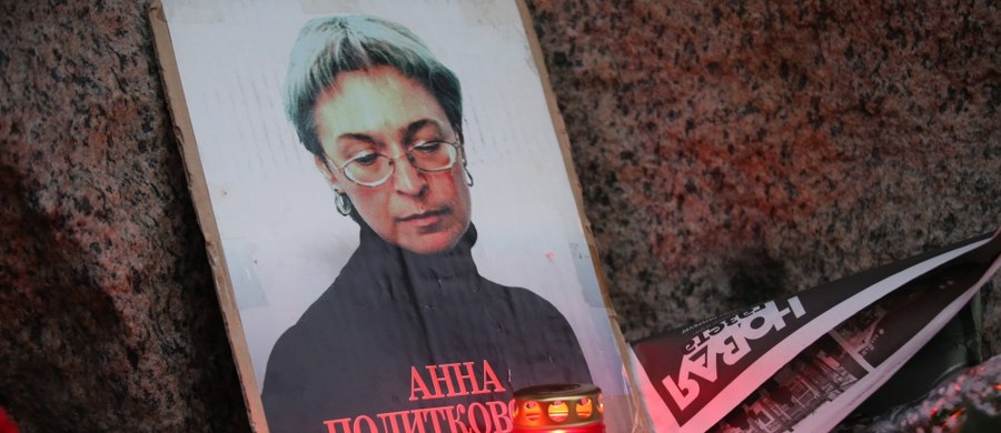 Rosyjska dziennikarka i obrończyni praw człowieka Anna Politkowska, autorka publikacji o wojnie w Czeczenii, zginęła w Moskwie przed 11 laty, zastrzelona na klatce schodowej swojego domu. Poświęcona jej akcja pamięci odbędzie się w sobotę w Petersburgu.