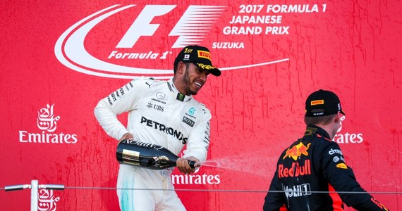 Brytyjczyk Lewis Hamilton (Mercedes GP) wygrał w niedzielę na torze Suzuka wyścig Formuły 1 o Grand Prix Japonii, 16. rundę cyklu i umocnił się na pozycji lidera klasyfikacji generalnej mistrzostw świata. Drugie miejsce zajął Holender Max Verstappen, a trzecie Australijczyk Daniel Ricciardo (obaj Red Bull).
