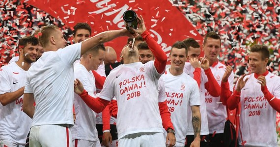 Polska reprezentacja pokonała na Stadionie Narodowym w Warszawie Czarnogórę 4:2 i awansowała z pierwszego miejsca na Mistrzostwa Świata w Rosji. Bramki dla polskiego zespołu zdobyli Krzysztof Mączyński, Kamil Grosicki, Robert Lewandowski i samobójczą Filip Stojkovic. Dla drużyny Czarnogóry trafili Stefan Mugosa i Zarko Tomasevic. To będą ósme Mistrzostwa Świata dla polskiej reprezentacji!