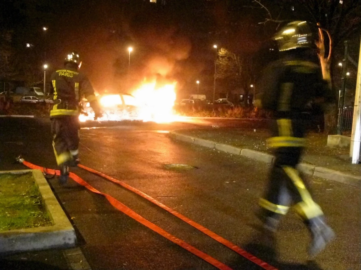Islamscy ekstremiści wprowadzają w życie szeroko zakrojoną strategię podboju Francji! Taki alarm podnosi renomowany tygodnik "Les Valeurs Actuelles" publikując fragmenty książki p.t. "Podział" Alexandre’a Mendela, która ma się okazać we francuskich księgarniach za trzy dni. "W 1939 nie chcieliśmy umierać za Gdańsk. Dzisiaj nie chcemy umierać, by odzyskać podparyską Courneuve!" – alarmuje autor.