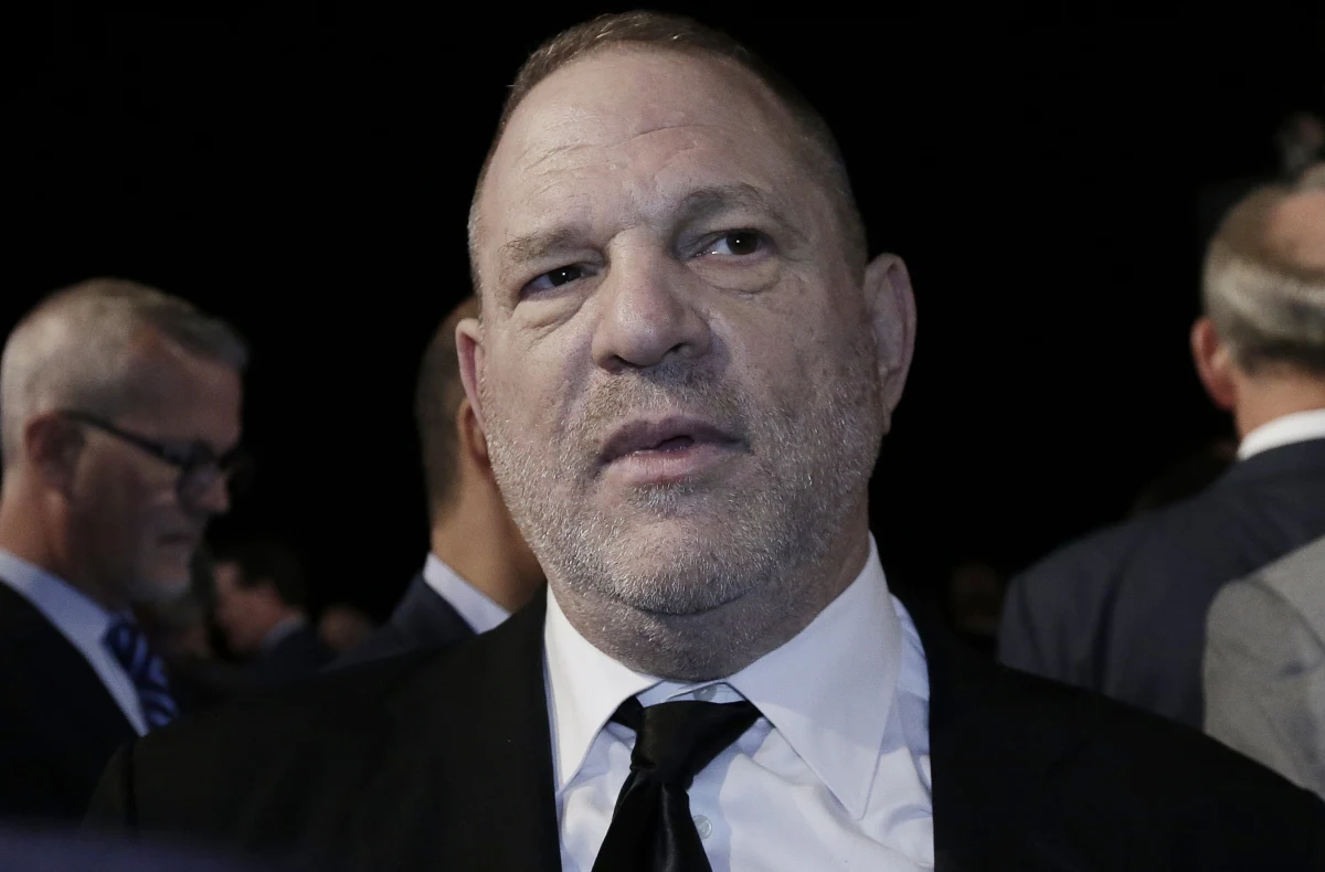 W związku zarzutami o molestowanie seksualne znany amerykański producent filmowy Harvey Weinstein został zwolniony z wytwórni filmowej The Weinstein Company (TWC). Taką informację podały w niedzielę wieczorem czasu lokalnego amerykańskie media.