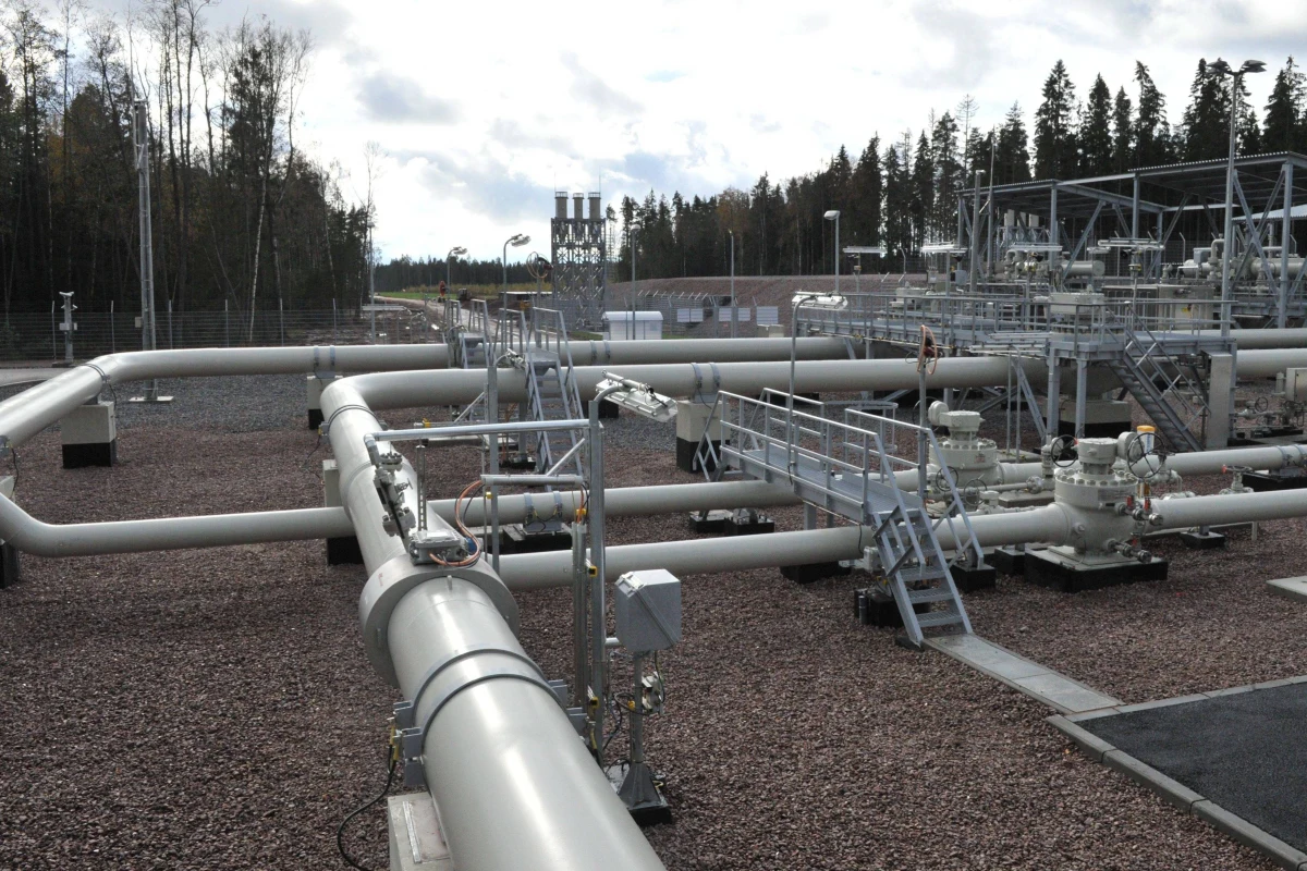 ​Rosyjski Gazprom ma już rezerwową trasę dla gazociągu Nord Stream 2, gdyby Dania zablokowała ułożenie rurociągu w jej wodach terytorialnych - pisze dziennik "Wiedomosti", cytując Siergieja Sierdiukowa z władz spółki Nord Stream 2. W razie kłopotów ze strony Danii "będzie alternatywa, jest ona już opracowana. Trasa nie zwiększy się znacznie i nie jest trudniejsza" - powiedział Sierdiukow, który jest dyrektorem technicznym spółki Nord Stream 2 (Nord Stream 2 AG).